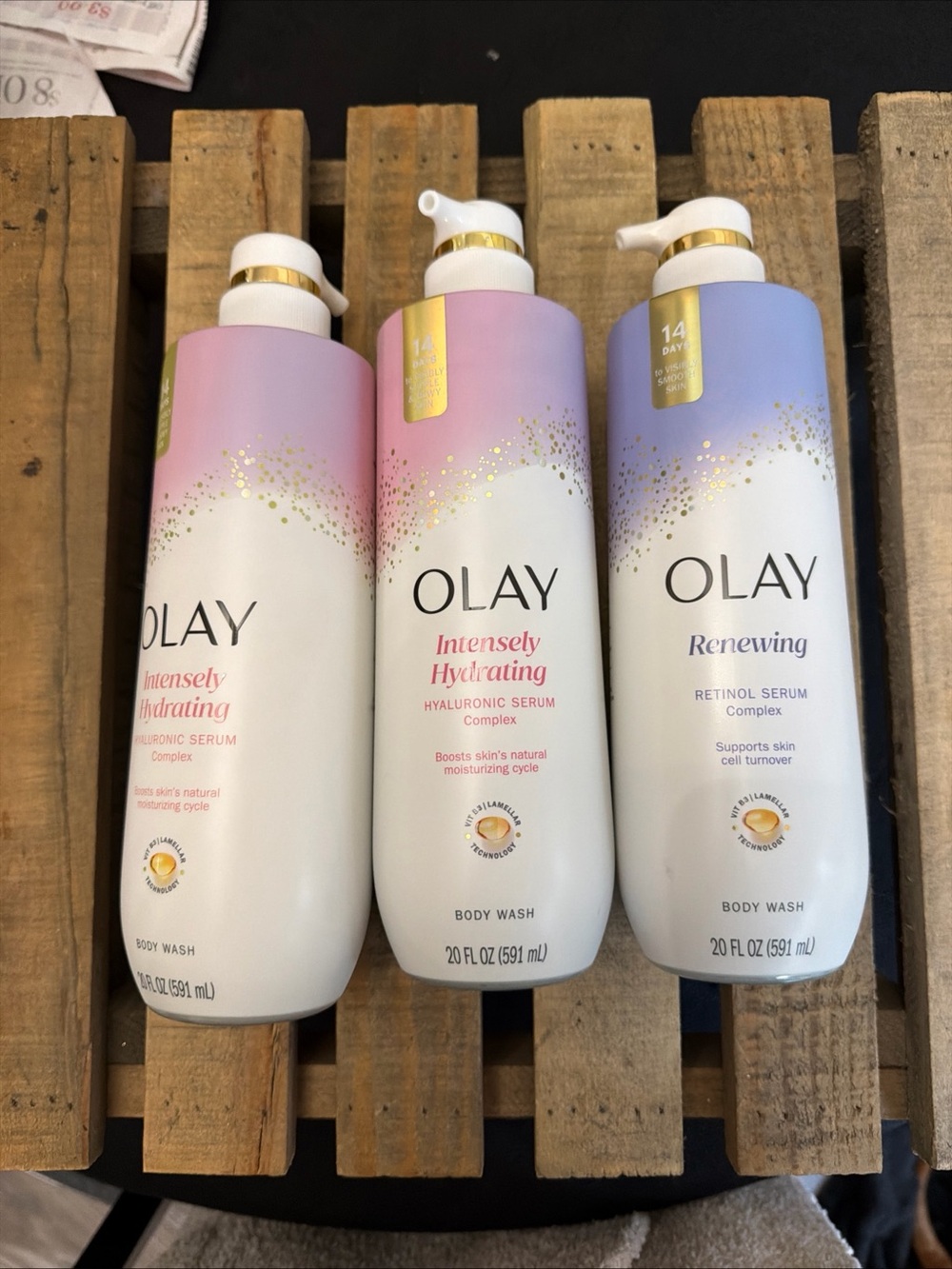 Olay Intensely Hydrating Body Wash - Hyaluronic Serum + Renewing body wash